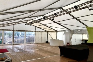 Location chapiteau avec parquet
